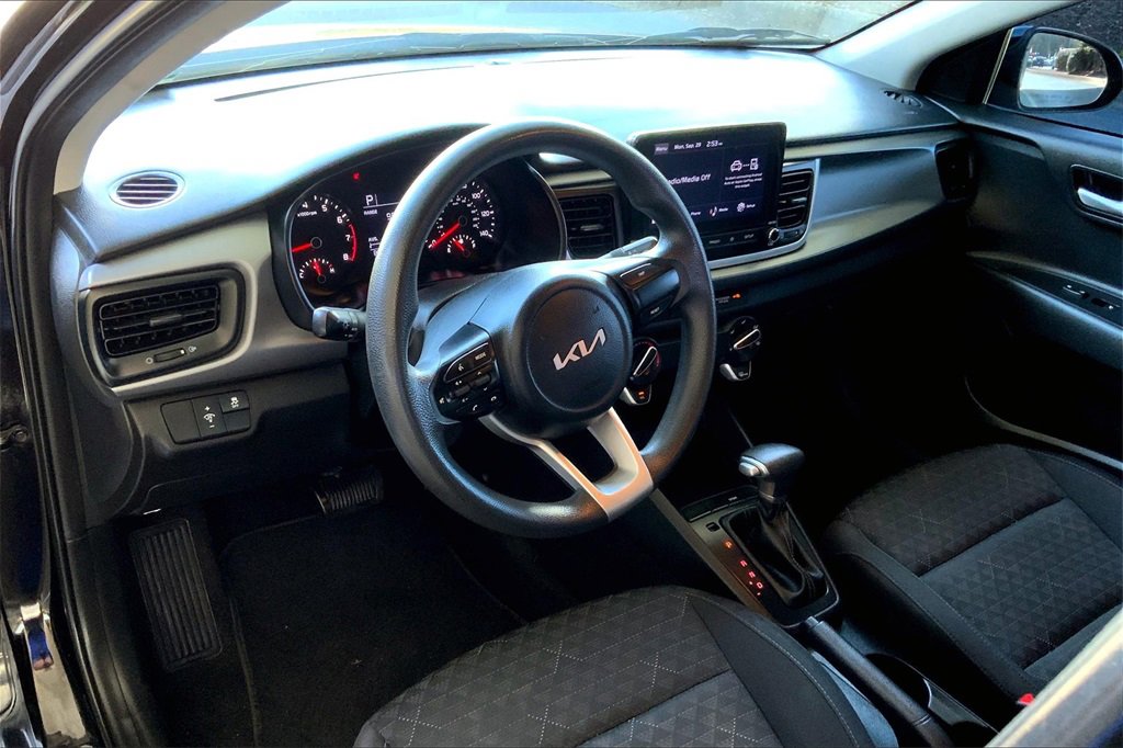 2022 Kia Rio LX photo 13