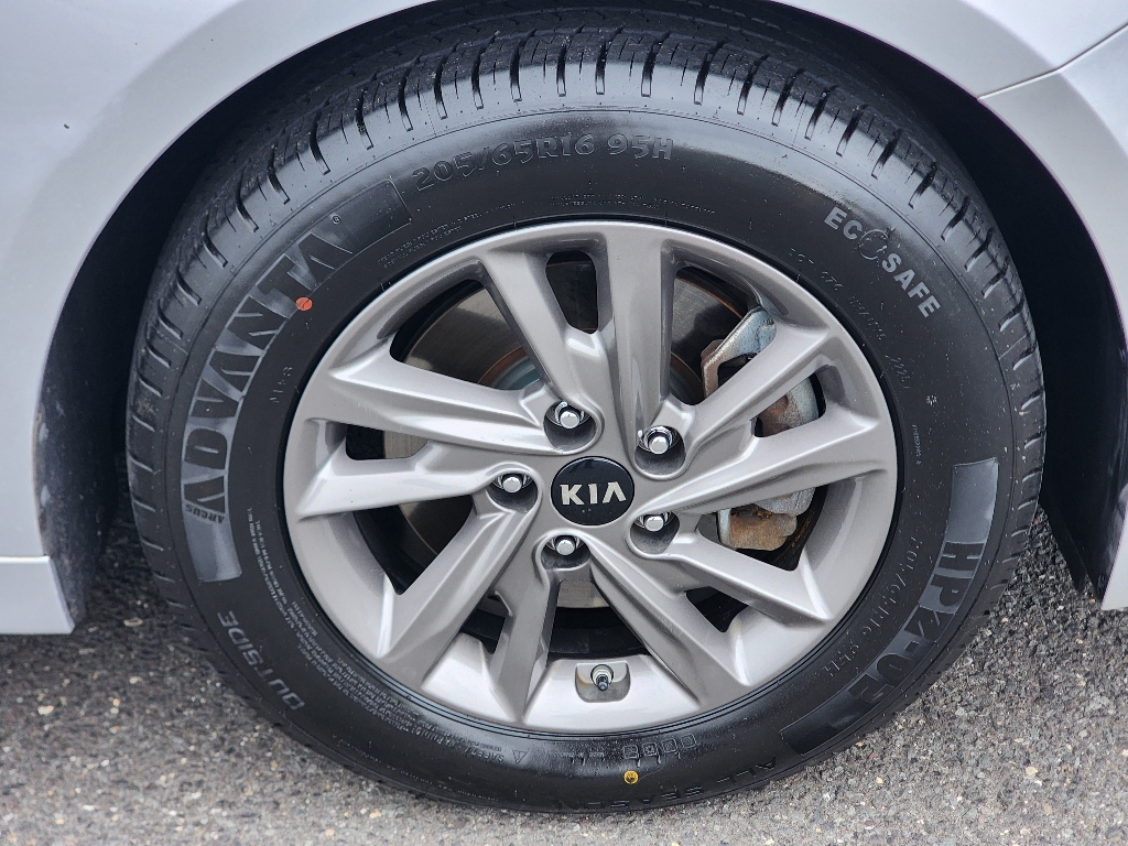 2020 Kia Optima LX photo 4