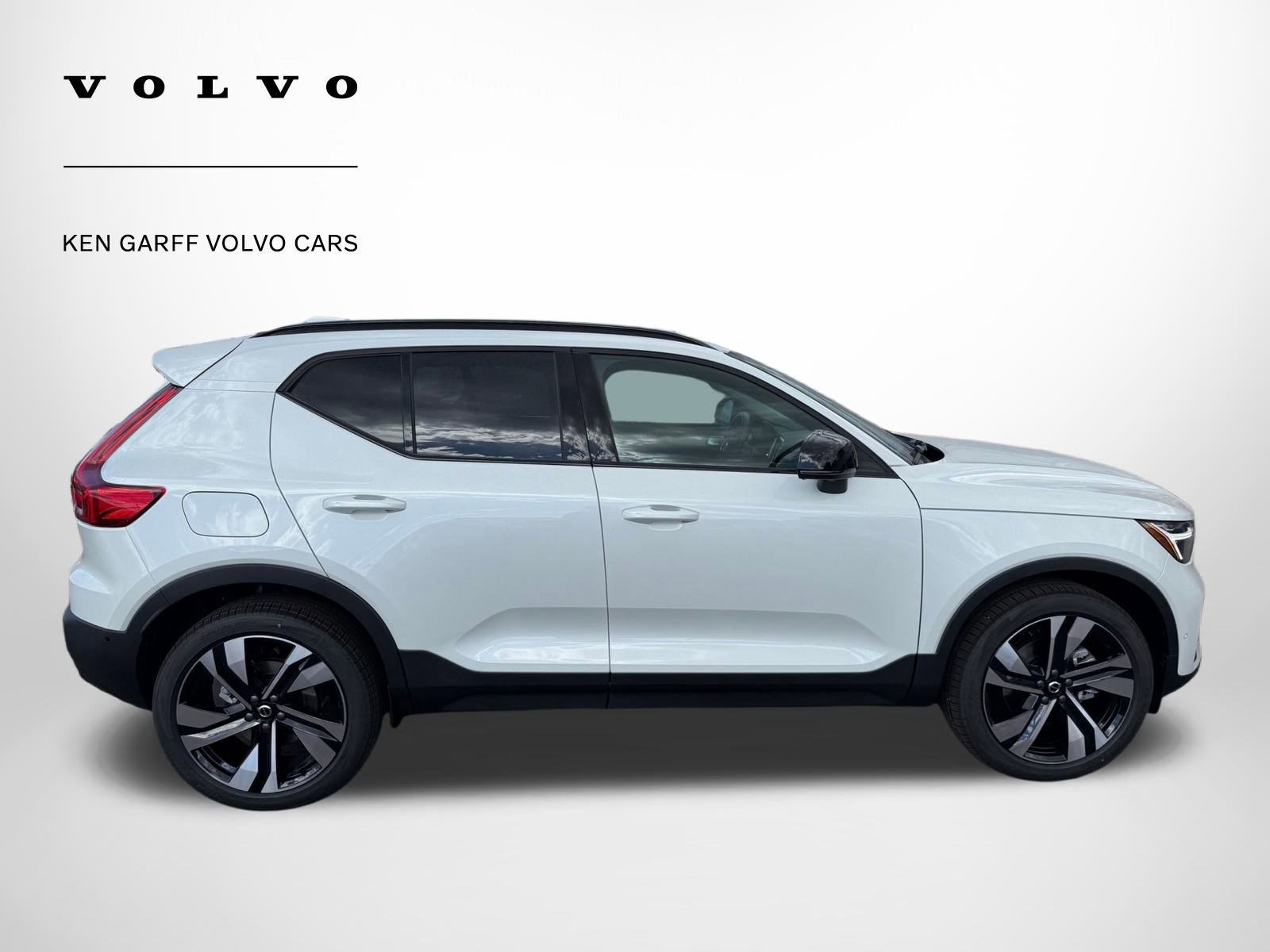 2026 Volvo XC40 photo 2