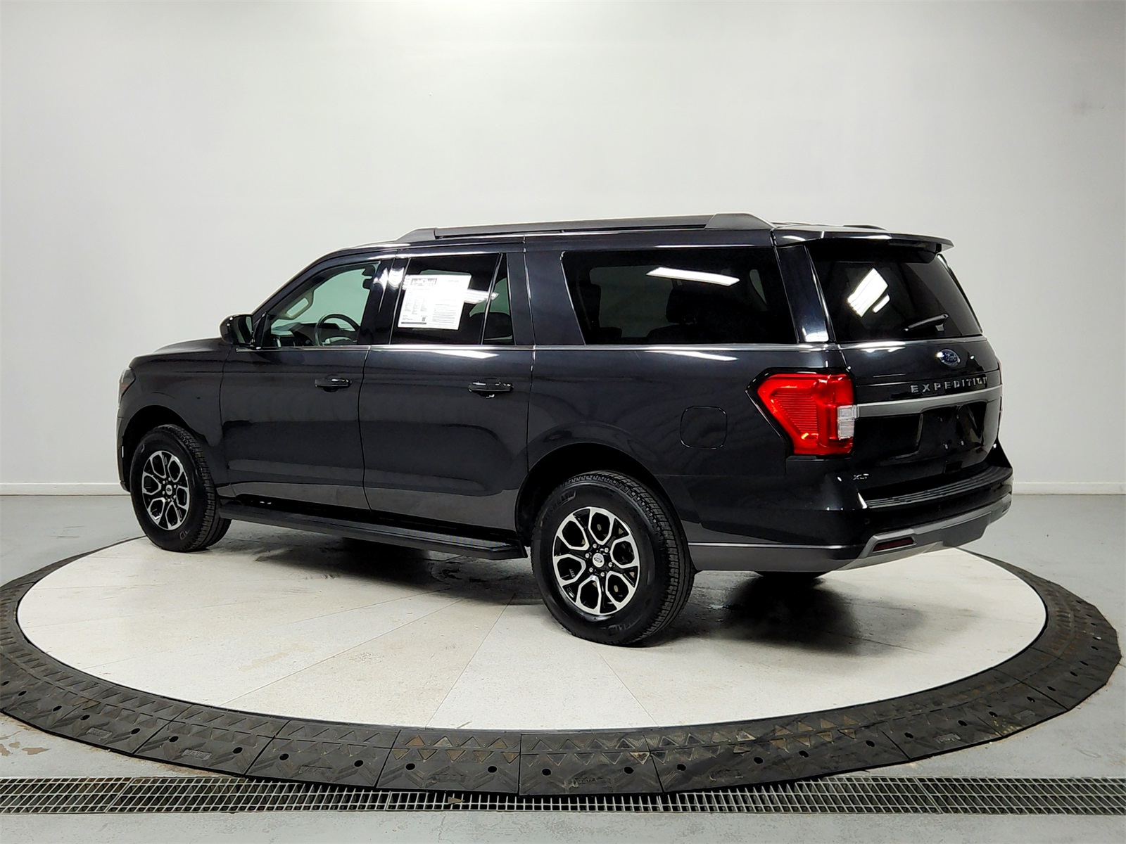 2024 Ford Expedition MAX XLT photo 2