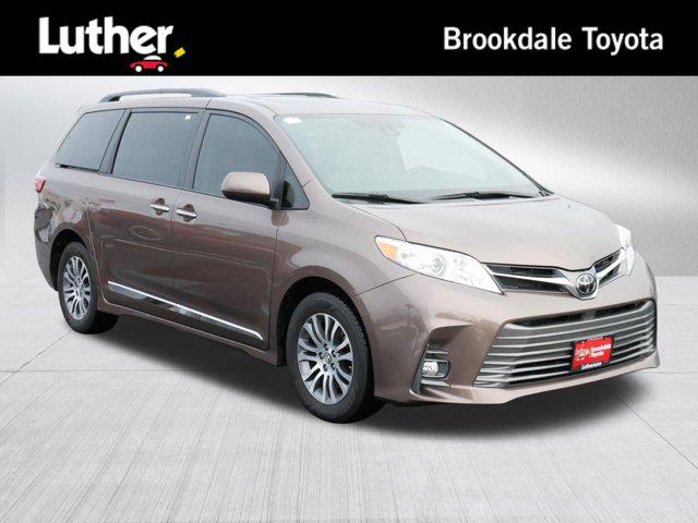 2020 Toyota Sienna XLE's photo