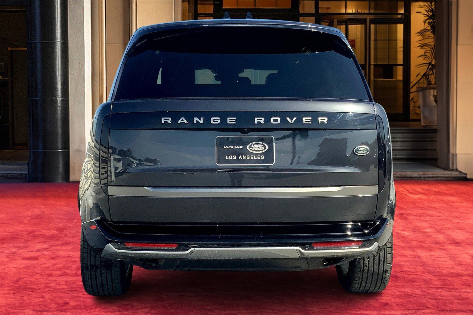 2023 Land Rover Range Rover SE photo 2