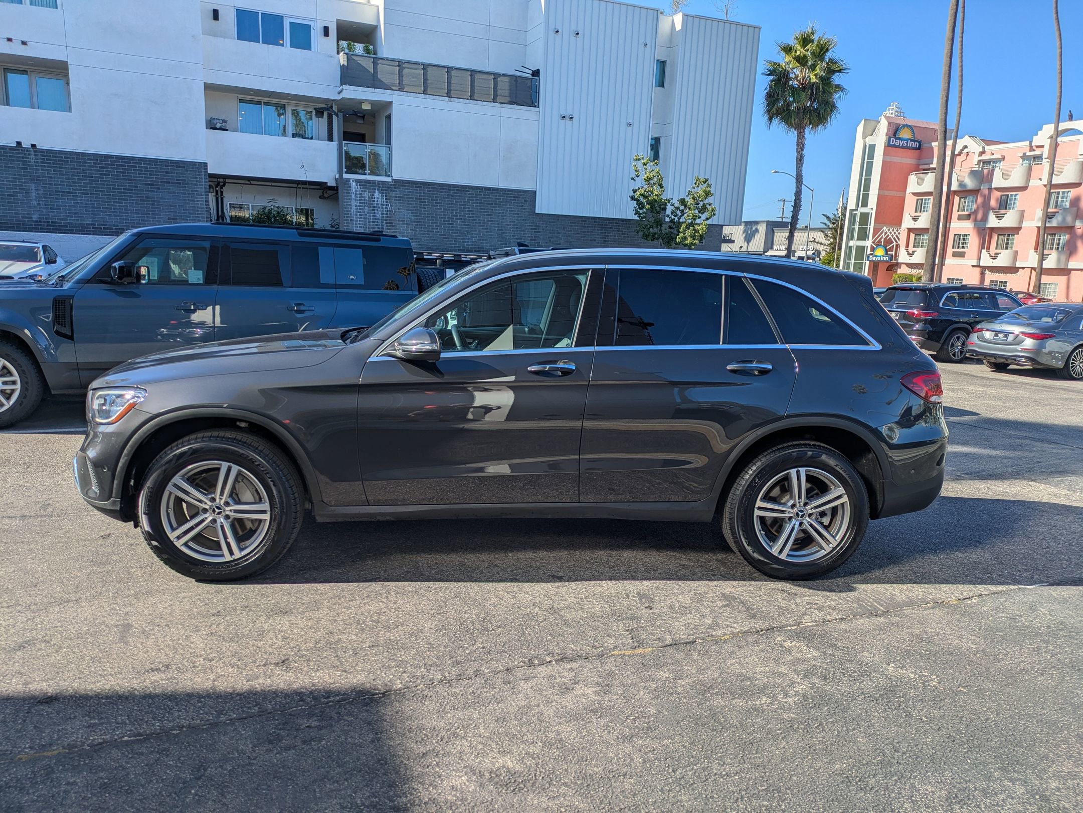 2022 Mercedes Benz GLC 300 photo 2