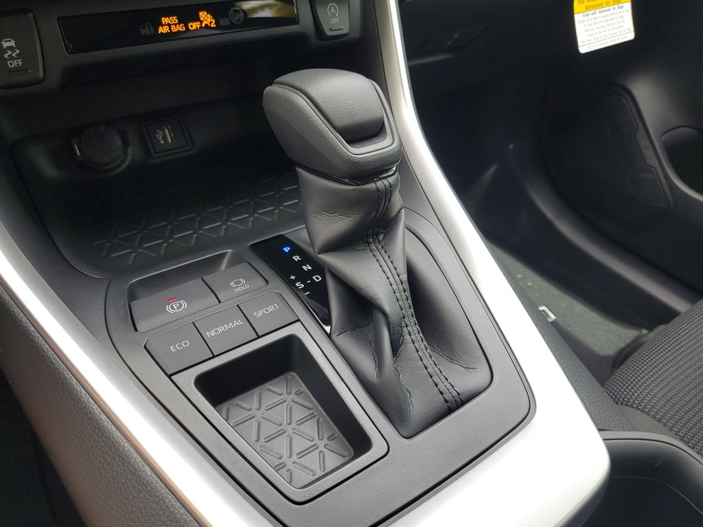 2025 Toyota RAV4 LE photo 22