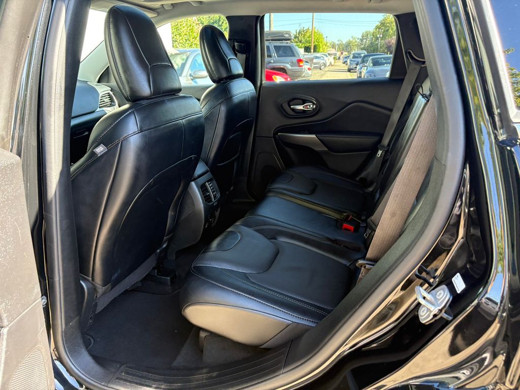 2022 Jeep Cherokee Limited photo 25