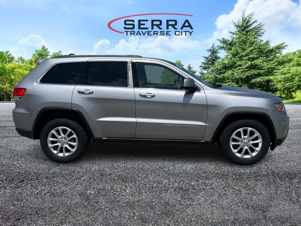 2015 Jeep Grand Cherokee Laredo photo 2