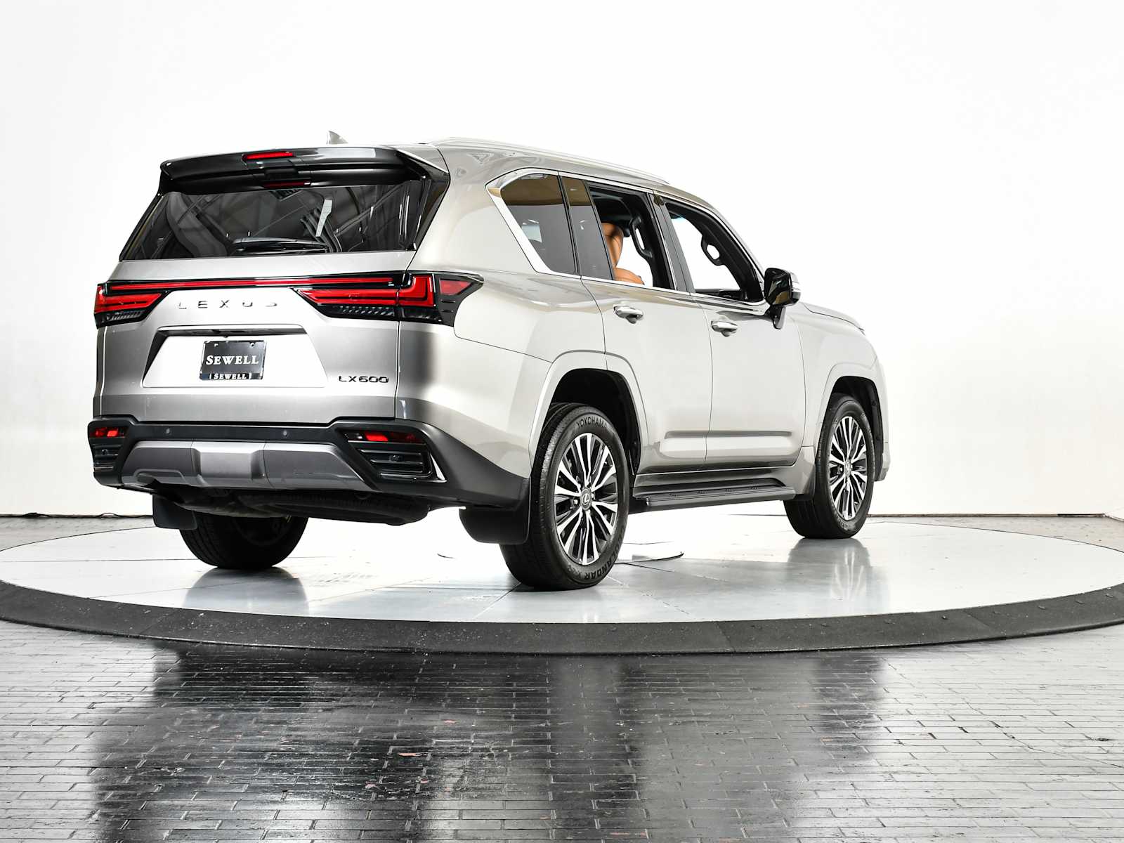 2023 Lexus LX 600 Premium photo 4