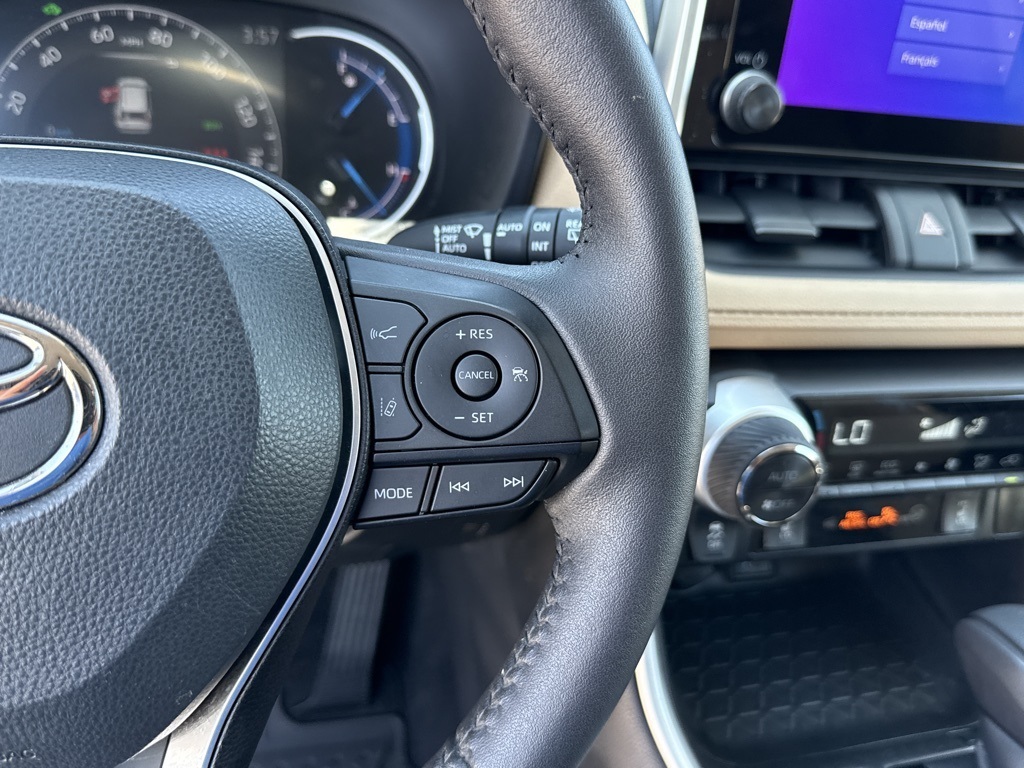 2023 Toyota RAV4 Hybrid XLE photo 22