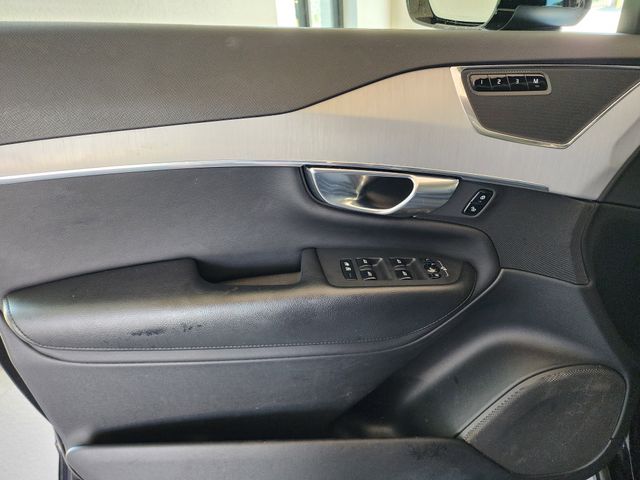 2022 Volvo XC90 T5 Momentum photo 15