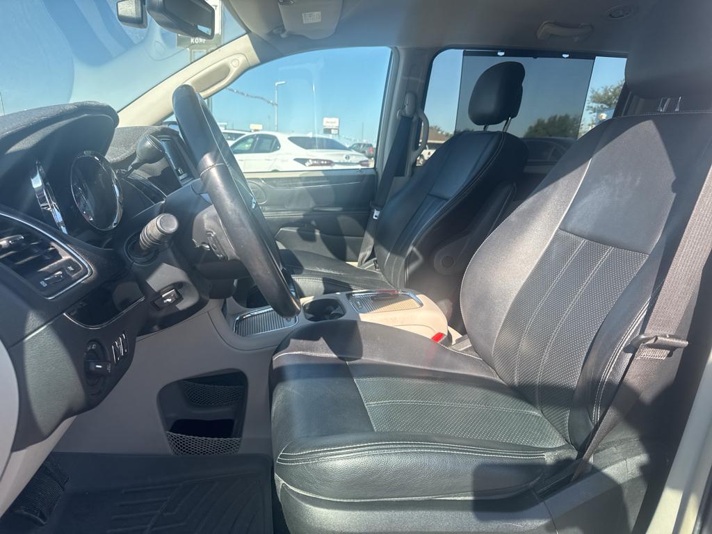 2014 Chrysler Town & Country photo 10
