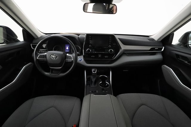 2022 Toyota Highlander LE photo 4