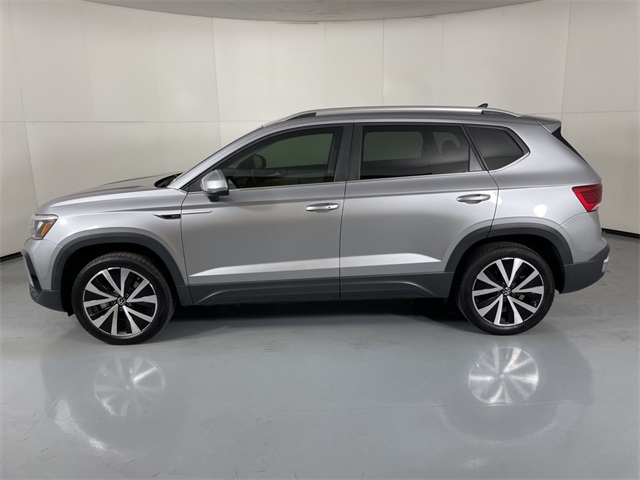 2024 Volkswagen Taos SE photo 4