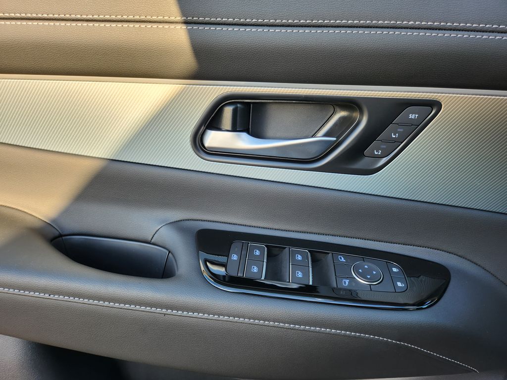 2025 Nissan Murano SL photo 12