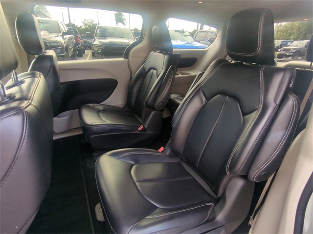 2023 Chrysler Pacifica Hybrid Touring L photo 15