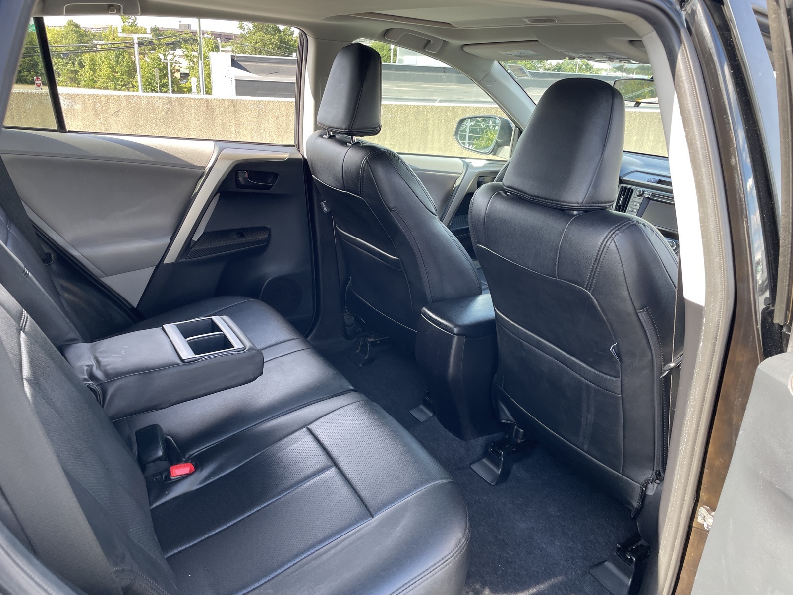 2013 Toyota RAV4 XLE photo 31