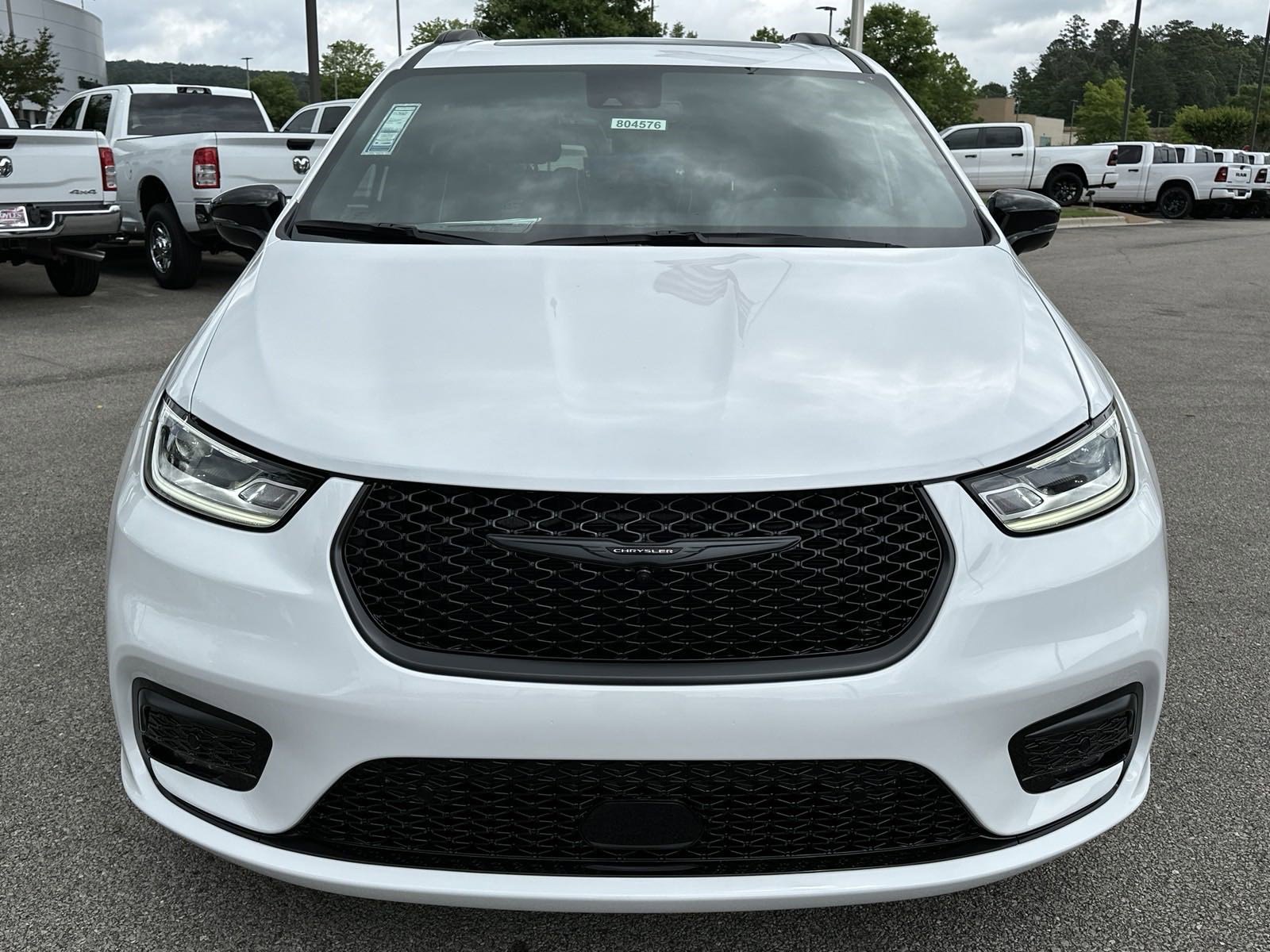 2024 Chrysler Pacifica Hybrid photo 2