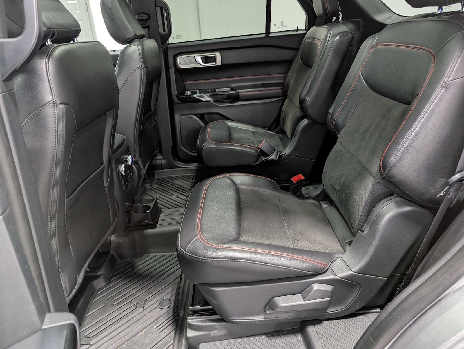 2022 Ford Explorer ST-Line photo 22