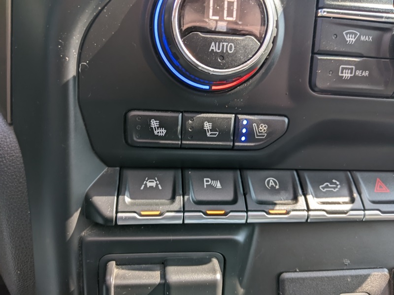 2019 Chevrolet Silverado 1500 High Country photo 17