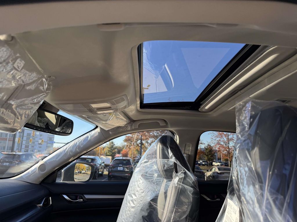 2025 Mazda CX-5 2.5 S Preferred photo 4