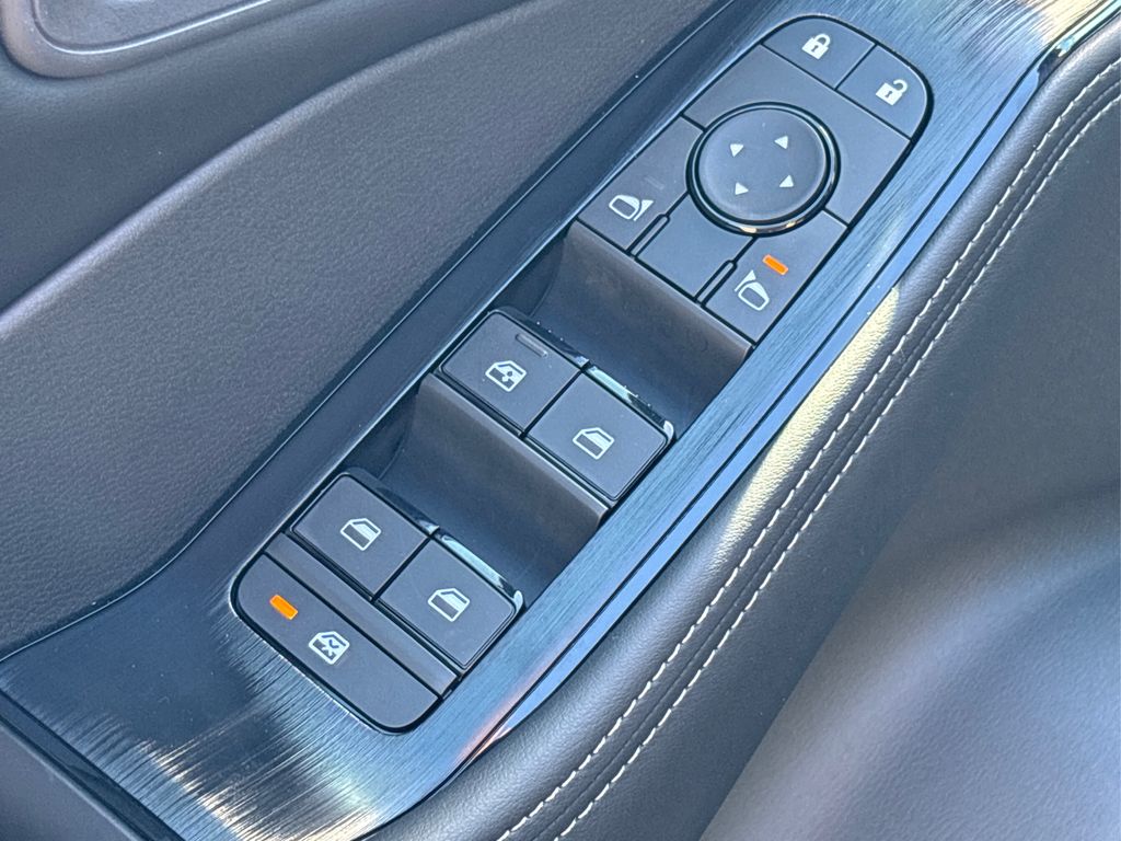 2026 Nissan Rogue SV photo 10