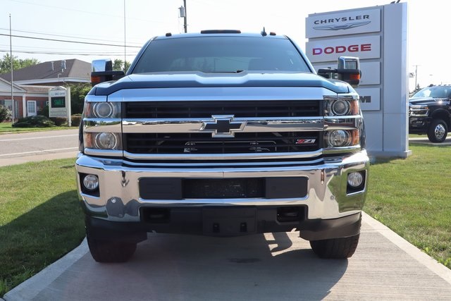 2016 Chevrolet Silverado 3500HD LTZ photo 4