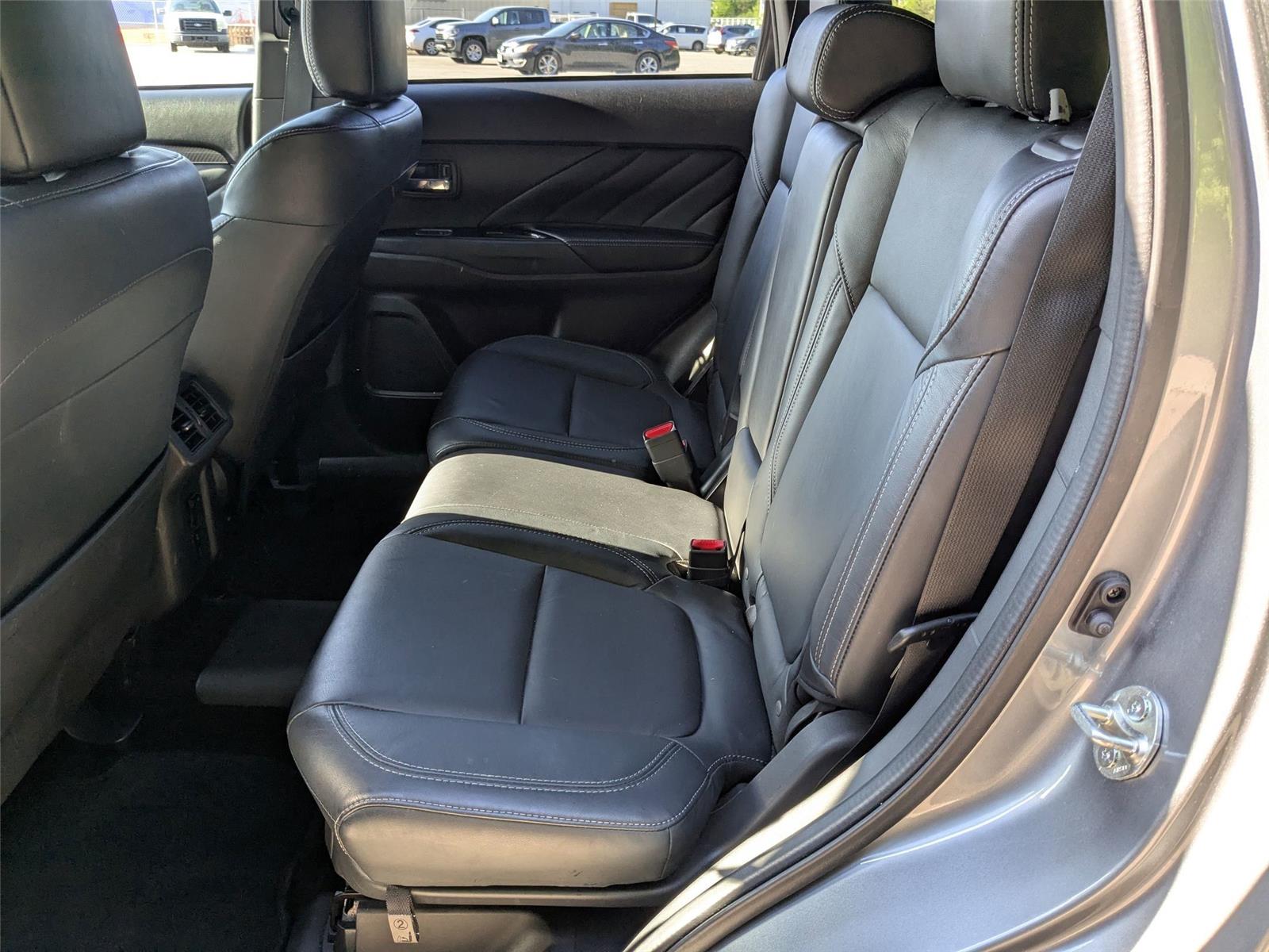 2020 Mitsubishi Outlander PHEV SEL photo 28