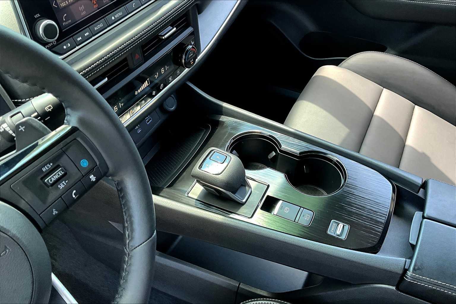 2023 Nissan Rogue SV photo 14