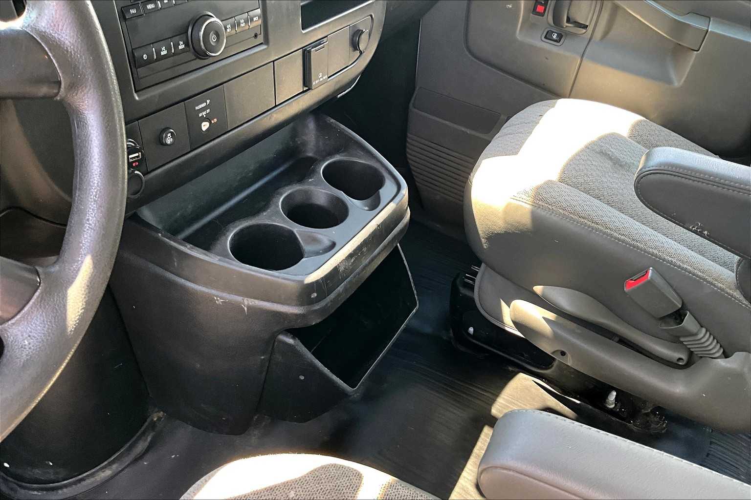 2017 Chevrolet Express 2500 Cargo photo 13