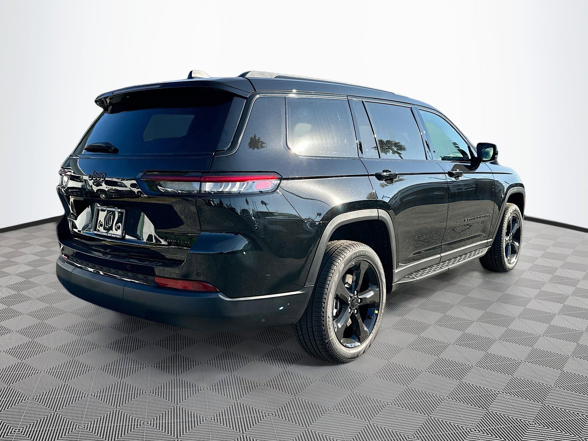 2025 Jeep Grand Cherokee Limited photo 4