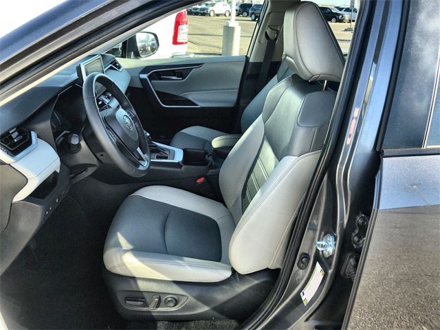 2025 Toyota RAV4 XLE Premium photo 3