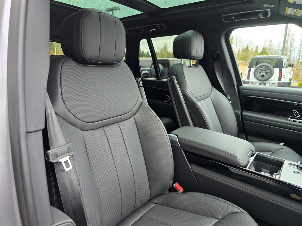 2025 Land Rover Range Rover SE photo 29