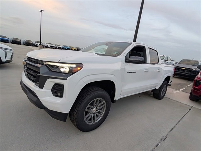 2025 Chevrolet Colorado Work Truck LT photo 4