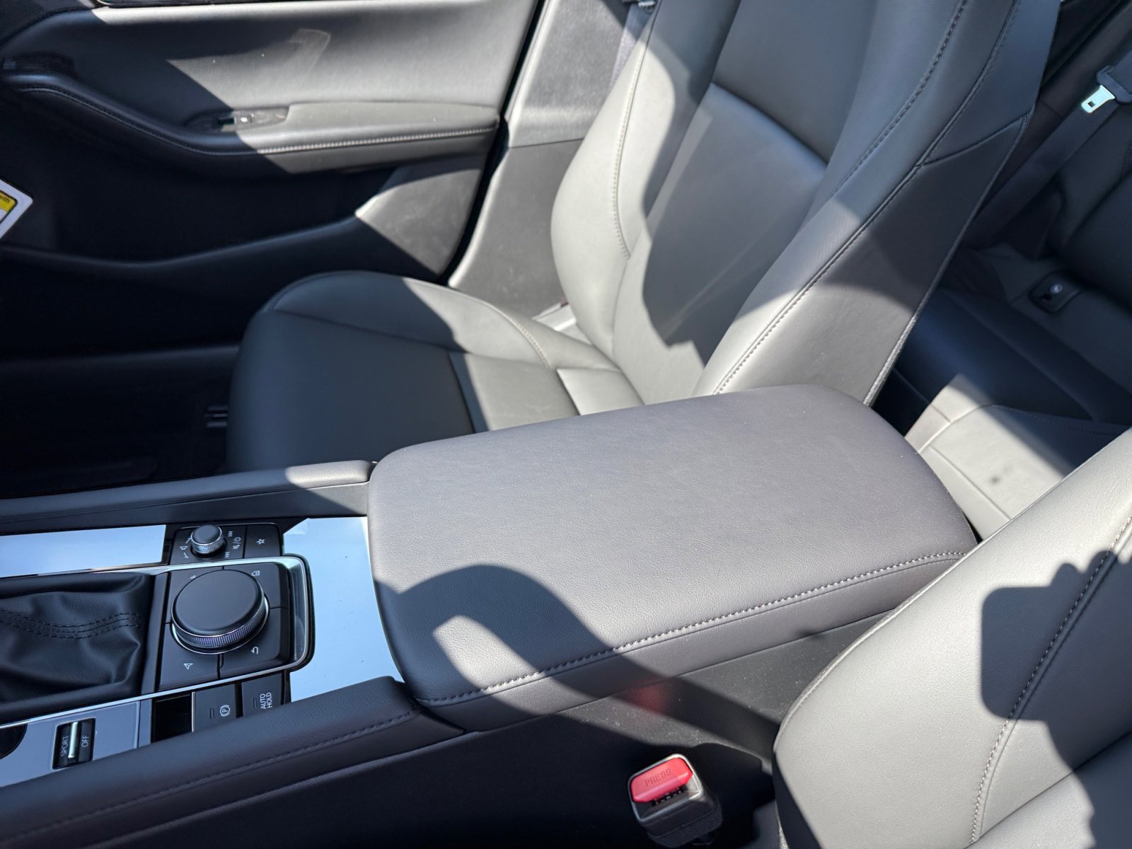 2025 Mazda Mazda3 2.5 s Preferred photo 14