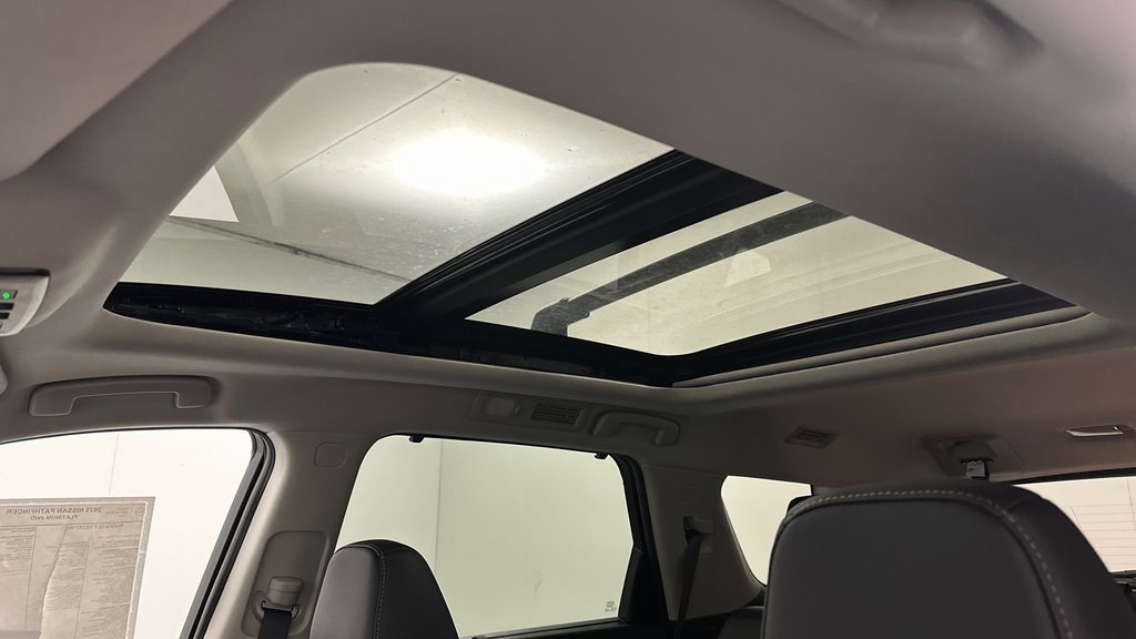 2025 Nissan Pathfinder Platinum photo 18