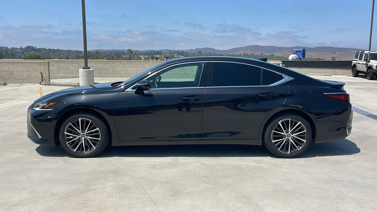 2024 Lexus ES 300h Premium photo 2