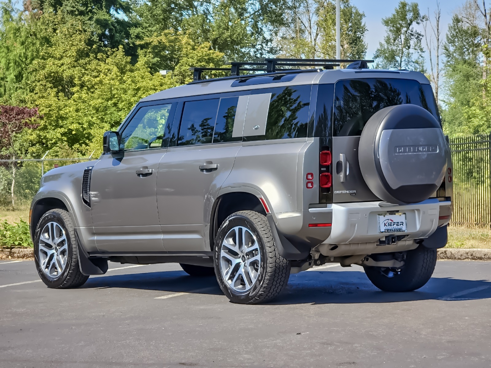 2022 Land Rover Defender 110 XS Edition photo 4