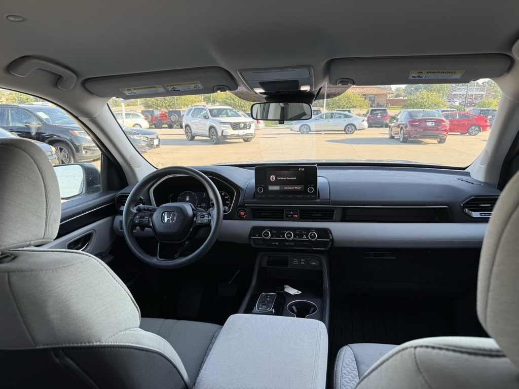 2023 Honda Pilot LX photo 28