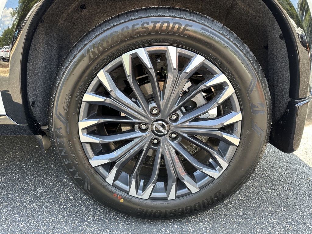2025 Nissan Rogue Platinum photo 11