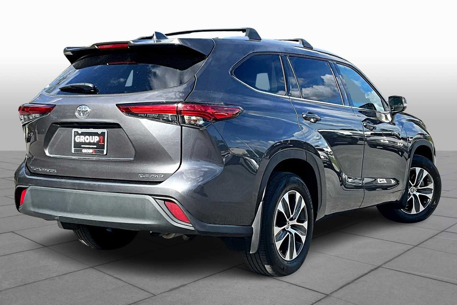 2022 Toyota Highlander XLE photo 12