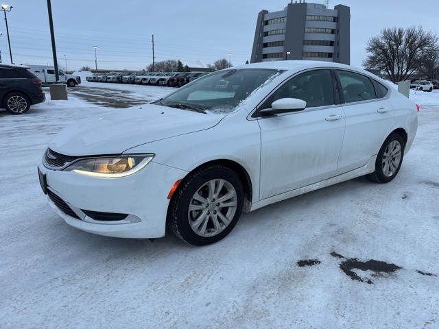 2017 Chrysler 200 Limited photo 2