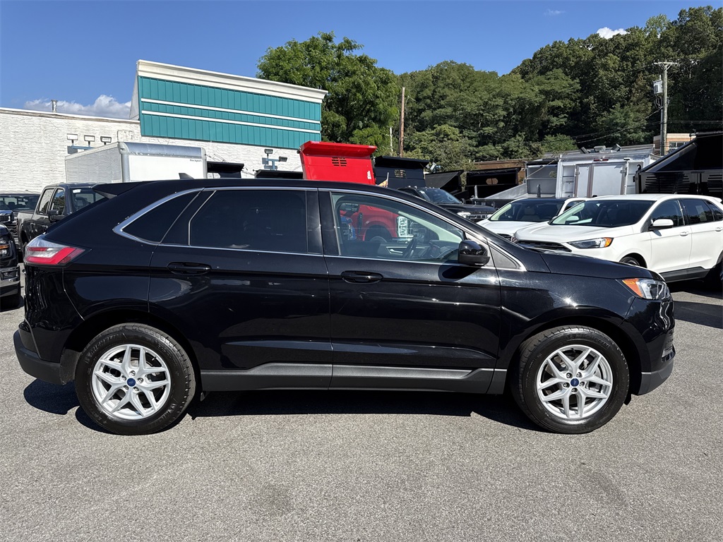 2022 Ford Edge SEL photo 3