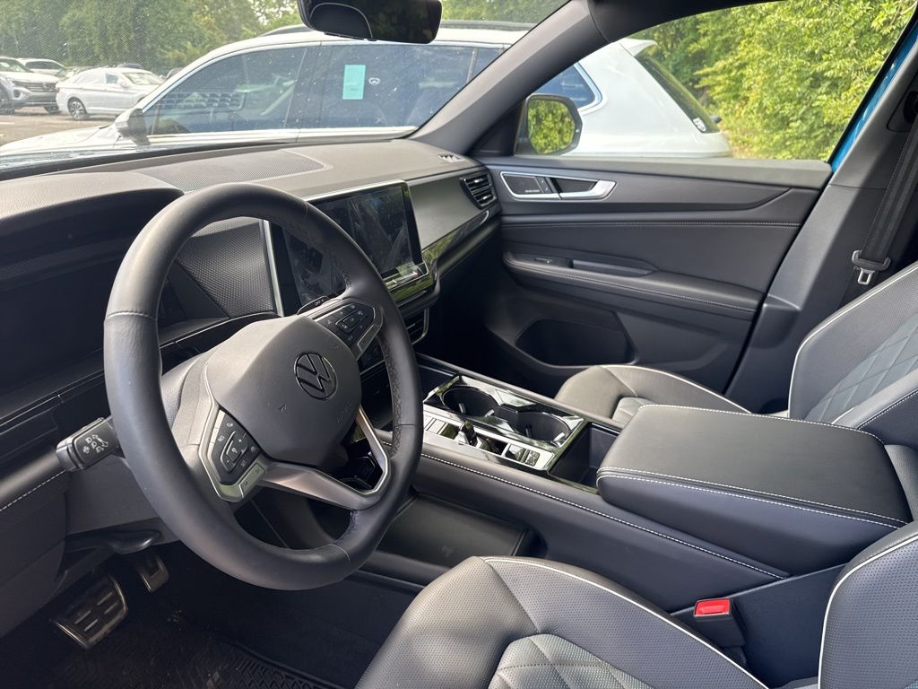 2025 Volkswagen Atlas Cross Sport SEL Premium R-Line photo 6