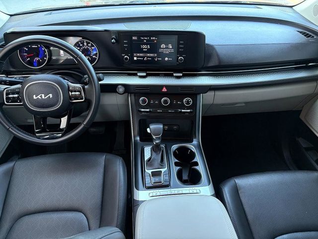 2023 Kia Carnival LX photo 23