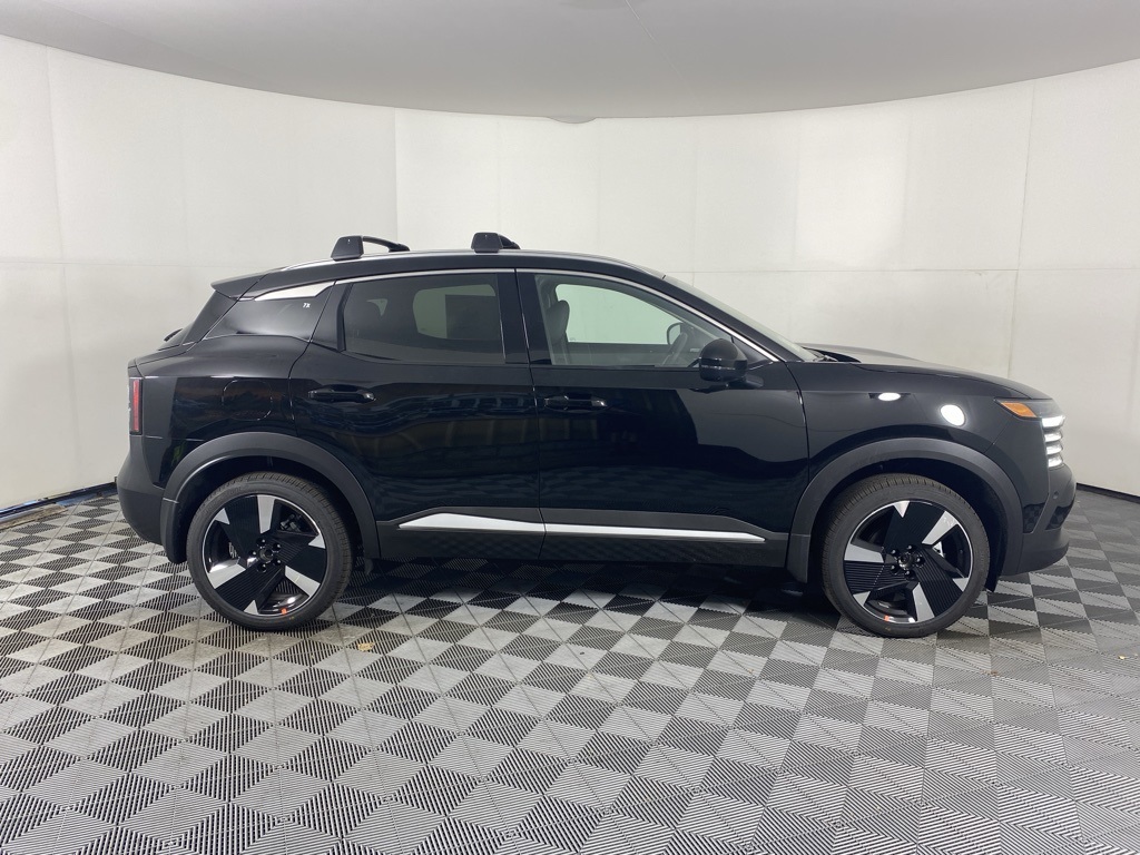 2026 Nissan Kicks SR photo 3