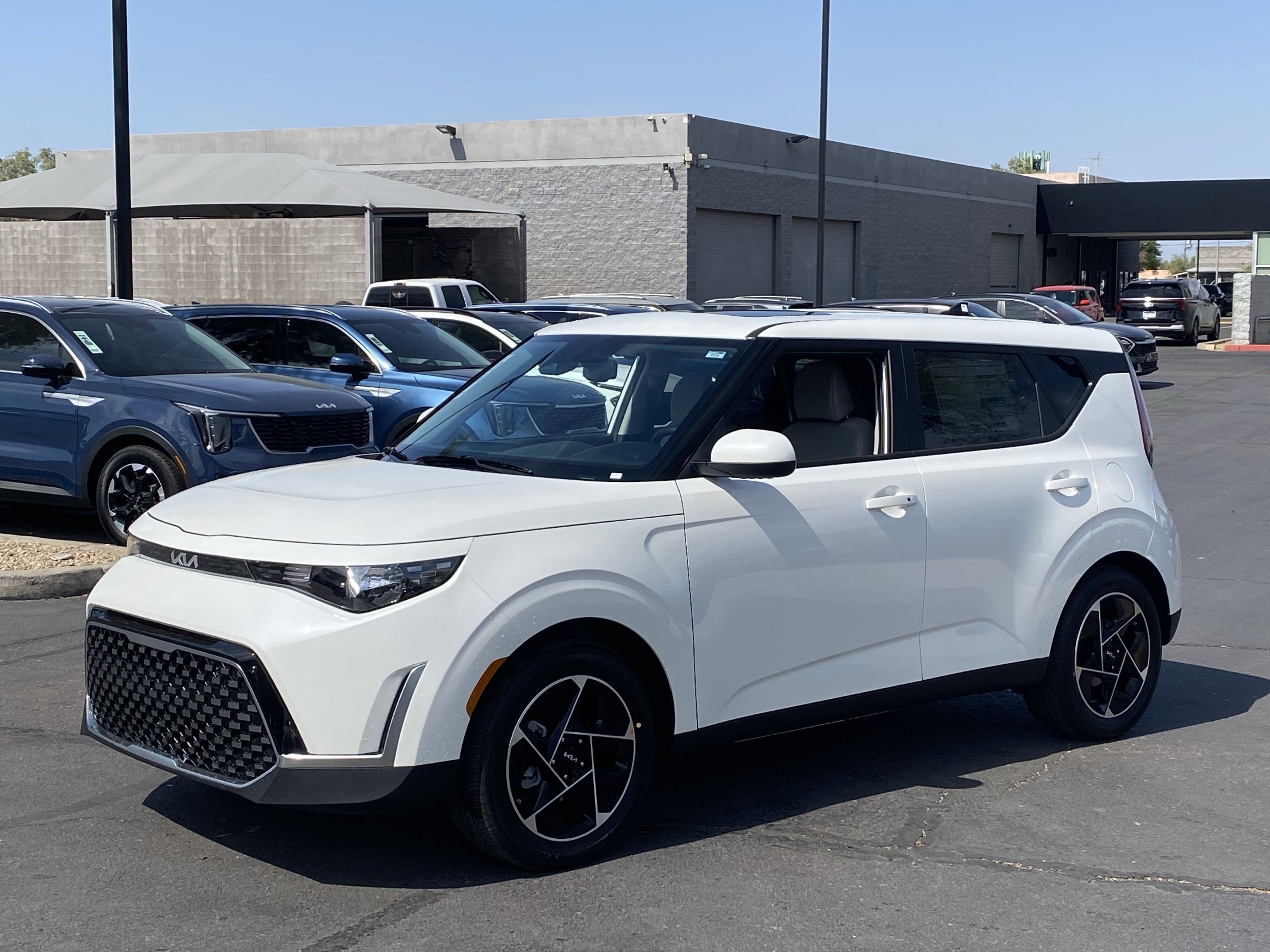 2025 Kia Soul EX photo 2