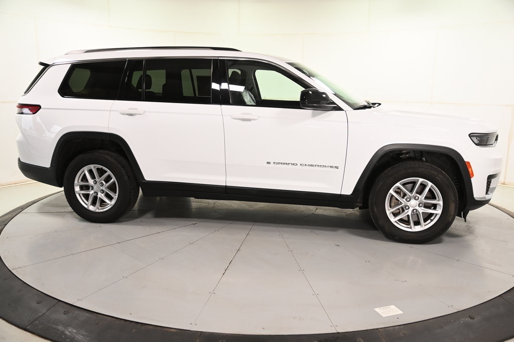2023 Jeep Grand Cherokee Laredo photo 2