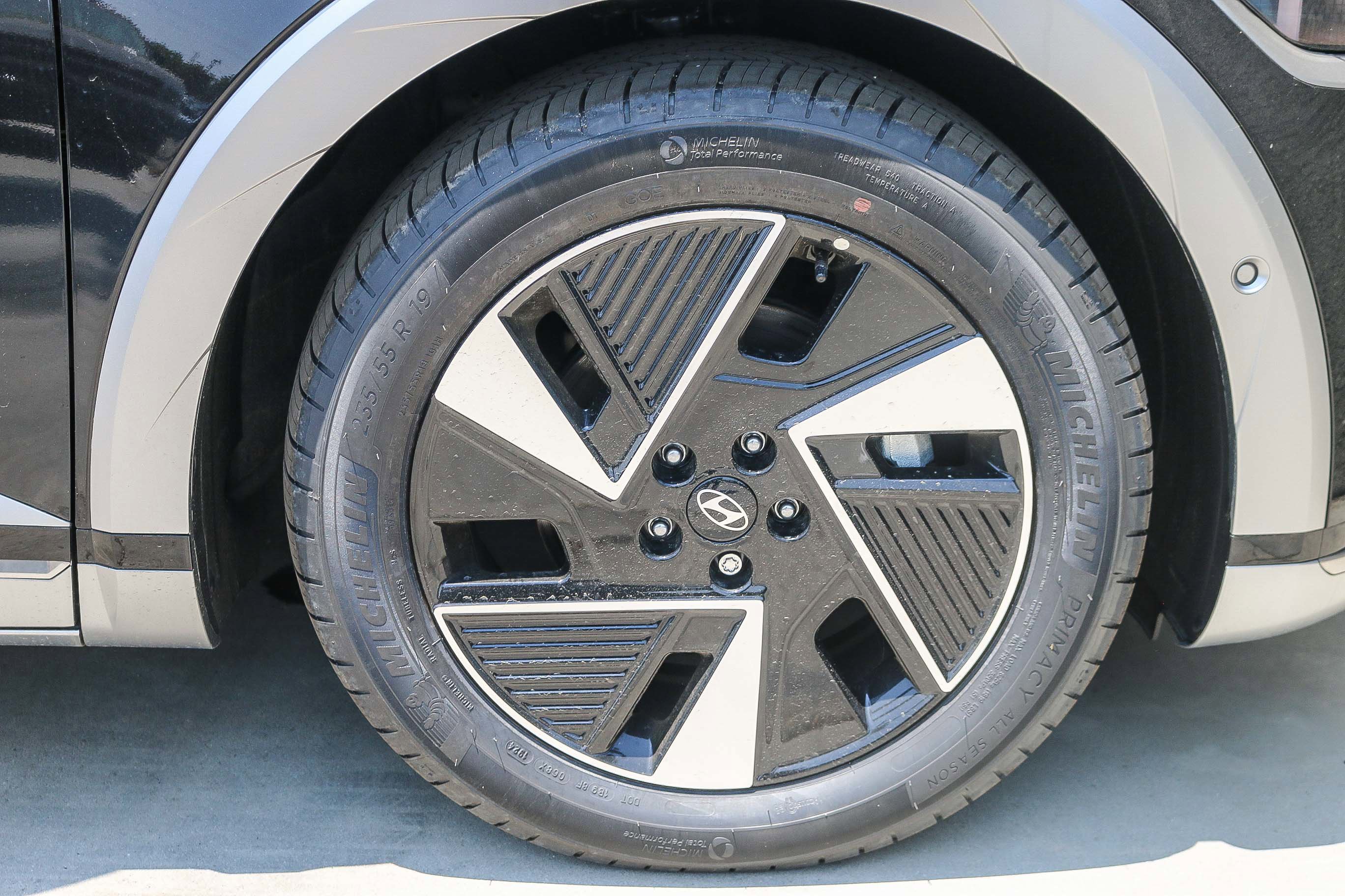 New 2025 Abyss Black Hyundai Limited image 11