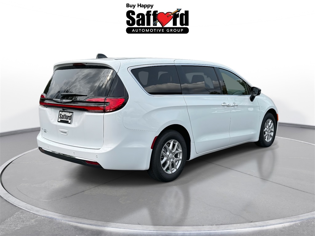2026 Chrysler Pacifica photo 9