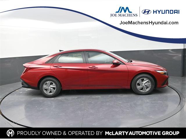 2026 Hyundai Elantra SE's photo