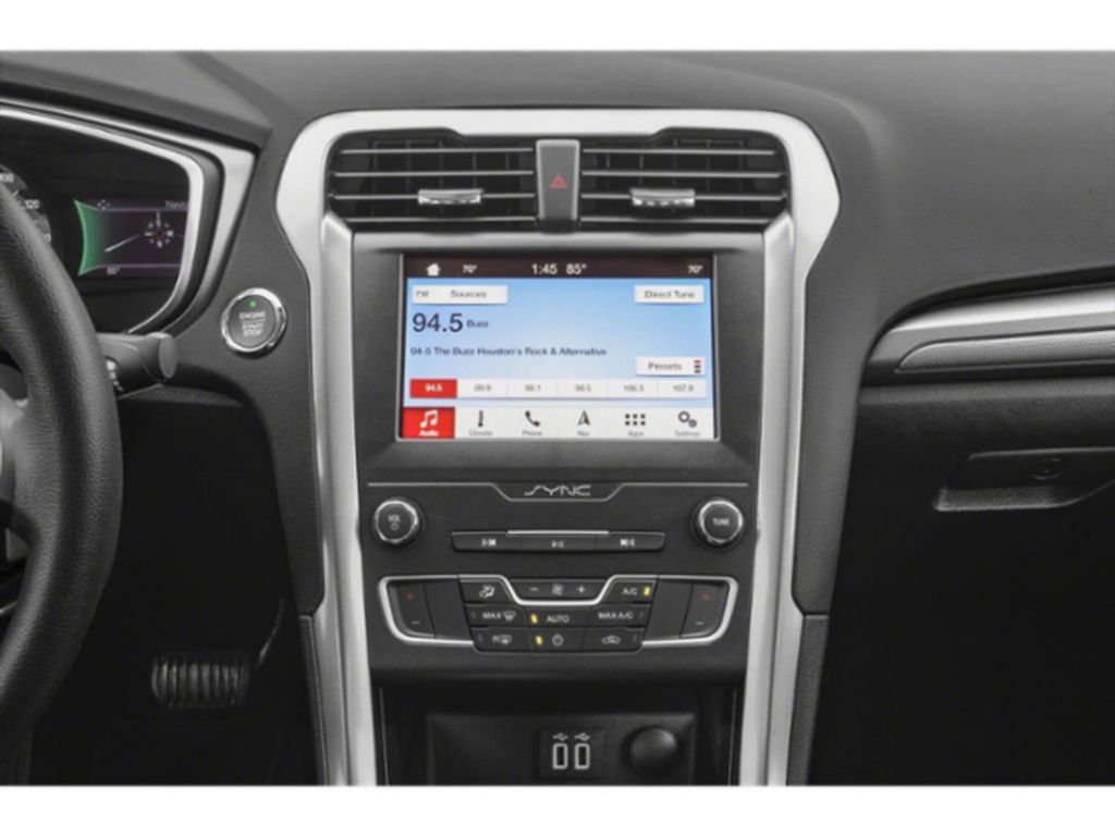 2020 Ford Fusion SE photo 4